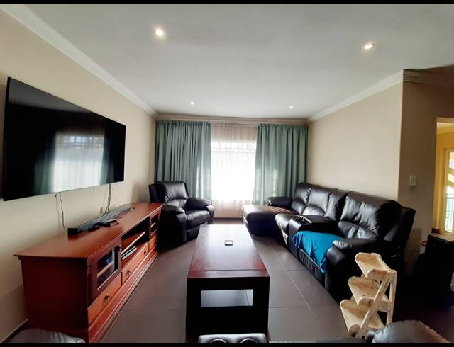 5 BEDROOM HOUSE TO LET IN VAALPARK